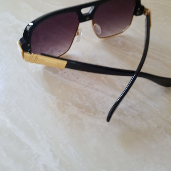 Sunglasses - Picture 3 of 4